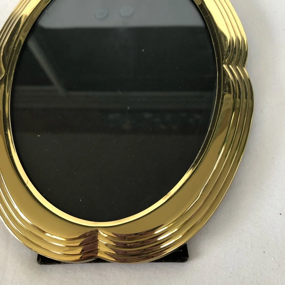 Vintage Picture Photo Frame Metal Brass Free Standing Wall Hanging 5” x 7” Oval
